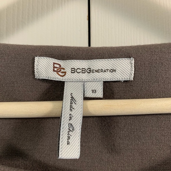 🥂👜 BCBG Beige Sheath Dress w Mesh Detailing ✨ - Picture 6 of 7